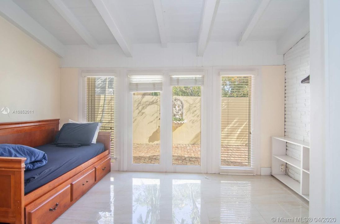 Recientemente alquilado: $25,000 (4 camas, 3 baños, 3019 Pies cuadrados)