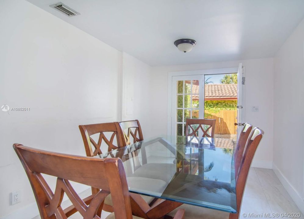 Recientemente alquilado: $25,000 (4 camas, 3 baños, 3019 Pies cuadrados)