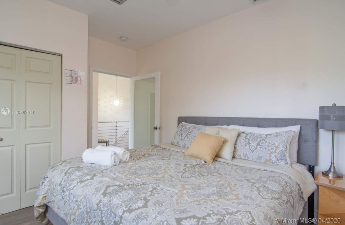 Recientemente alquilado: $25,000 (4 camas, 3 baños, 3019 Pies cuadrados)