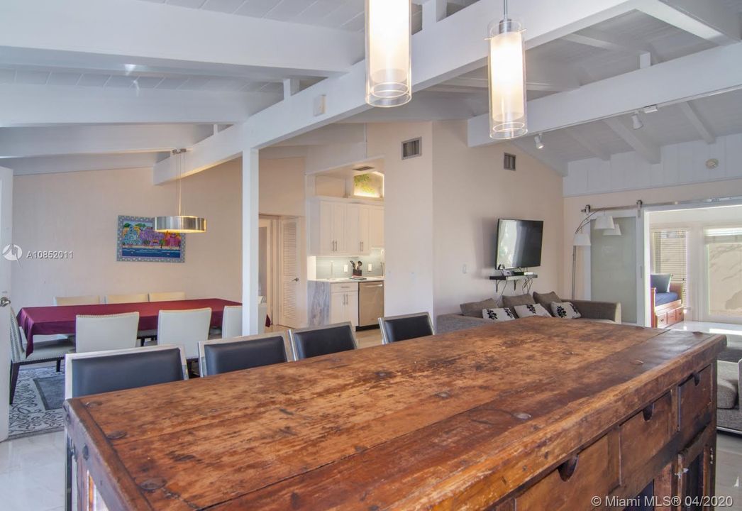 Recientemente alquilado: $25,000 (4 camas, 3 baños, 3019 Pies cuadrados)