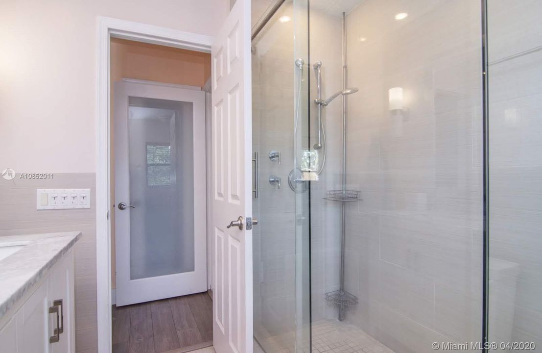 Recientemente alquilado: $25,000 (4 camas, 3 baños, 3019 Pies cuadrados)