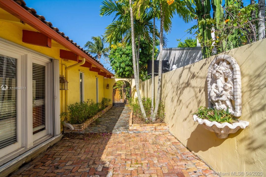 Recientemente alquilado: $25,000 (4 camas, 3 baños, 3019 Pies cuadrados)