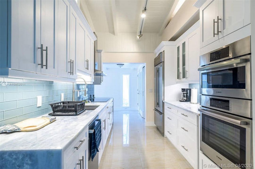 Recientemente alquilado: $25,000 (4 camas, 3 baños, 3019 Pies cuadrados)