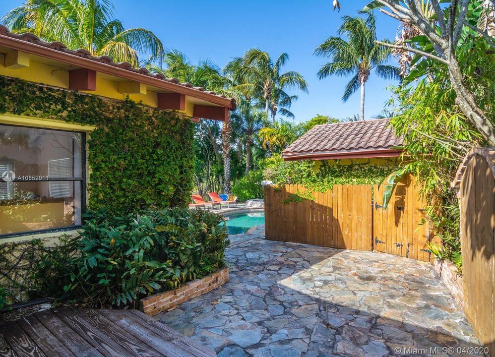 Recientemente alquilado: $25,000 (4 camas, 3 baños, 3019 Pies cuadrados)