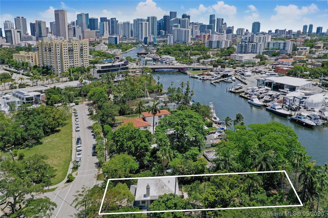 Vendido Recientemente: $1,600,000 (4 camas, 3 baños, 1866 Pies cuadrados)