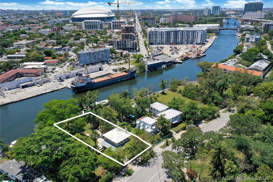 Vendido Recientemente: $1,600,000 (4 camas, 3 baños, 1866 Pies cuadrados)