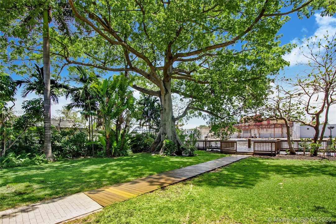 Vendido Recientemente: $1,600,000 (4 camas, 3 baños, 1866 Pies cuadrados)