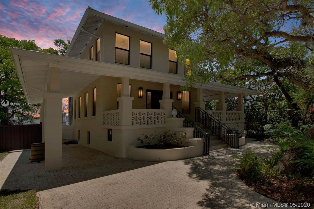 Vendido Recientemente: $1,600,000 (4 camas, 3 baños, 1866 Pies cuadrados)