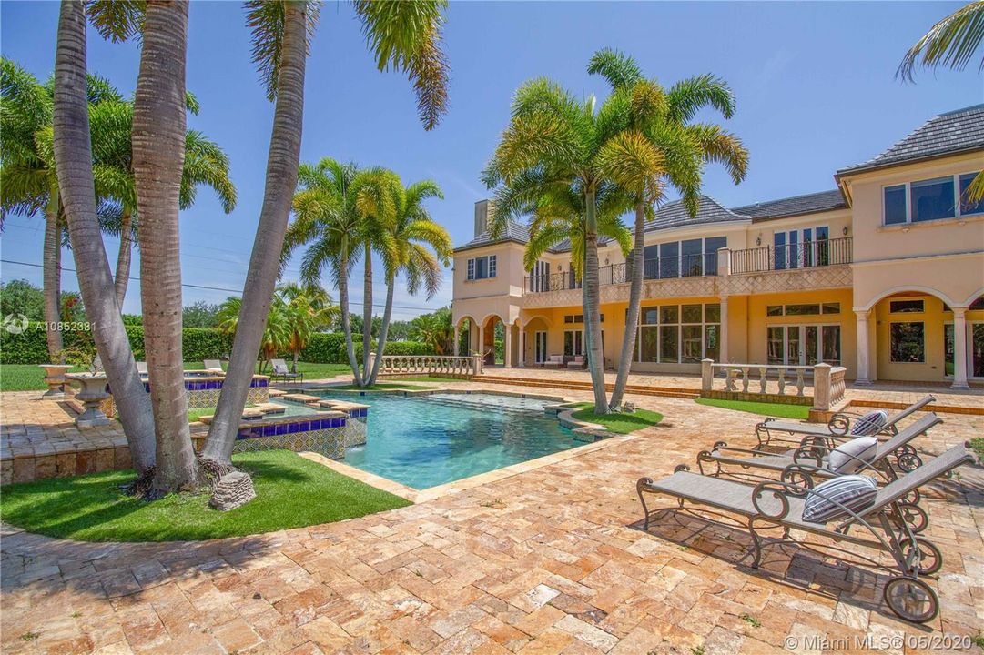 Recently Sold: $2,890,000 (6 beds, 7 baths, 9416 Square Feet)