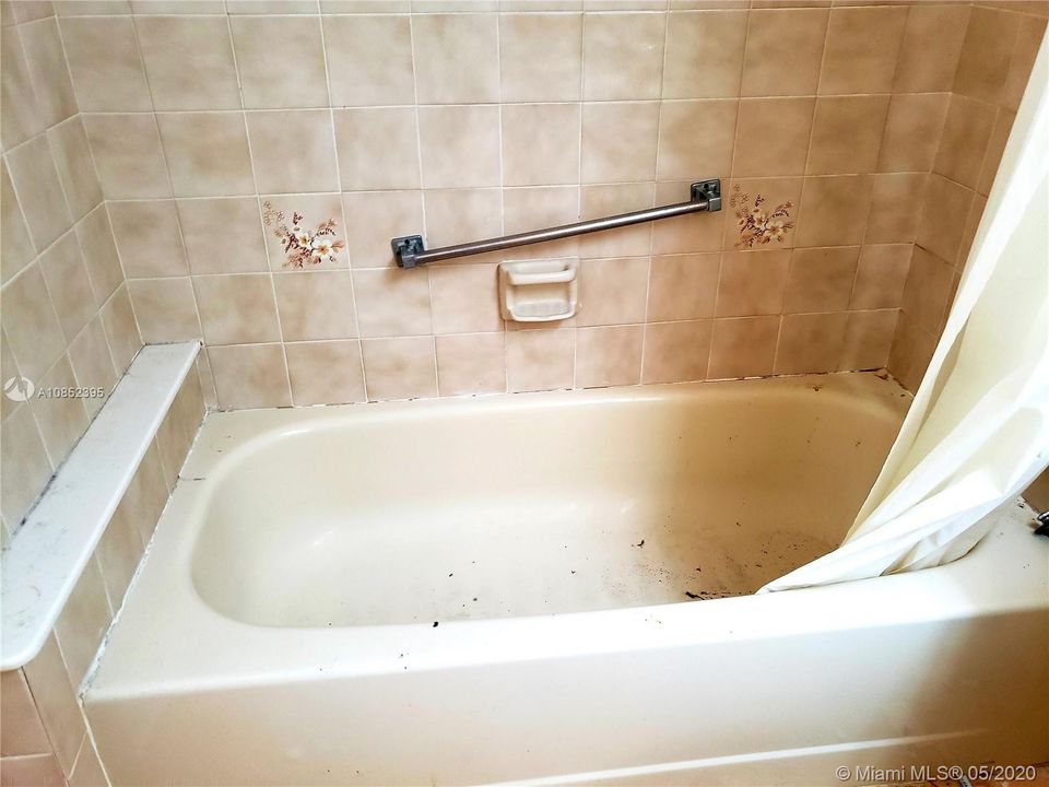 Vendido Recientemente: $150,000 (2 camas, 2 baños, 1090 Pies cuadrados)