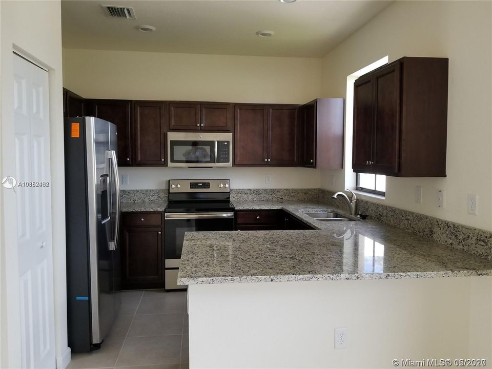 最近租的: $2,300 (3 贝兹, 2 浴室, 1639 平方英尺)