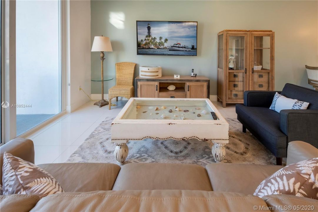 最近租的: $3,000 (4 贝兹, 3 浴室, 1916 平方英尺)