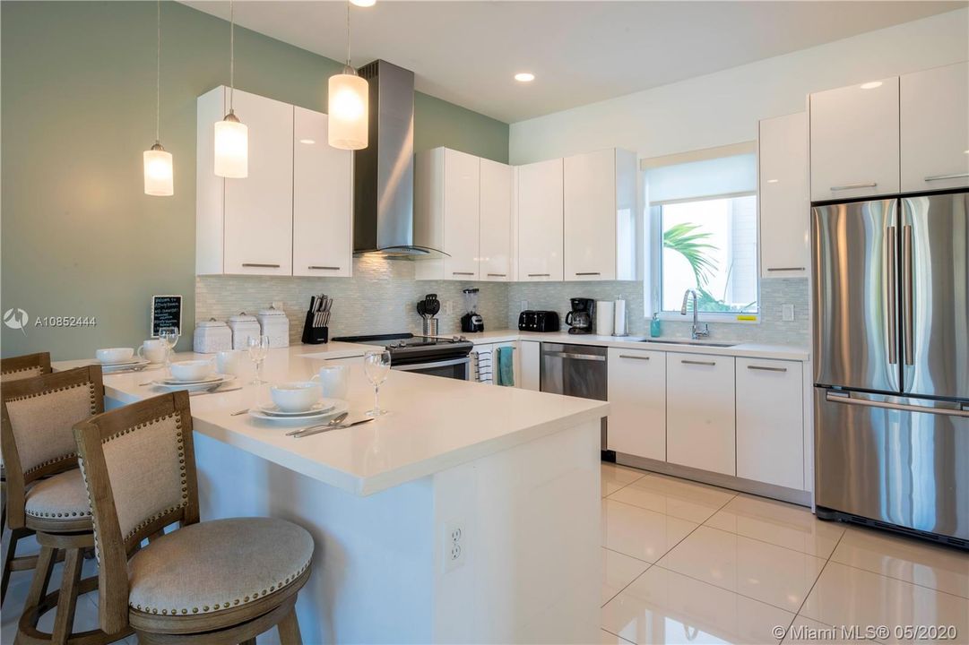 最近租的: $3,000 (4 贝兹, 3 浴室, 1916 平方英尺)