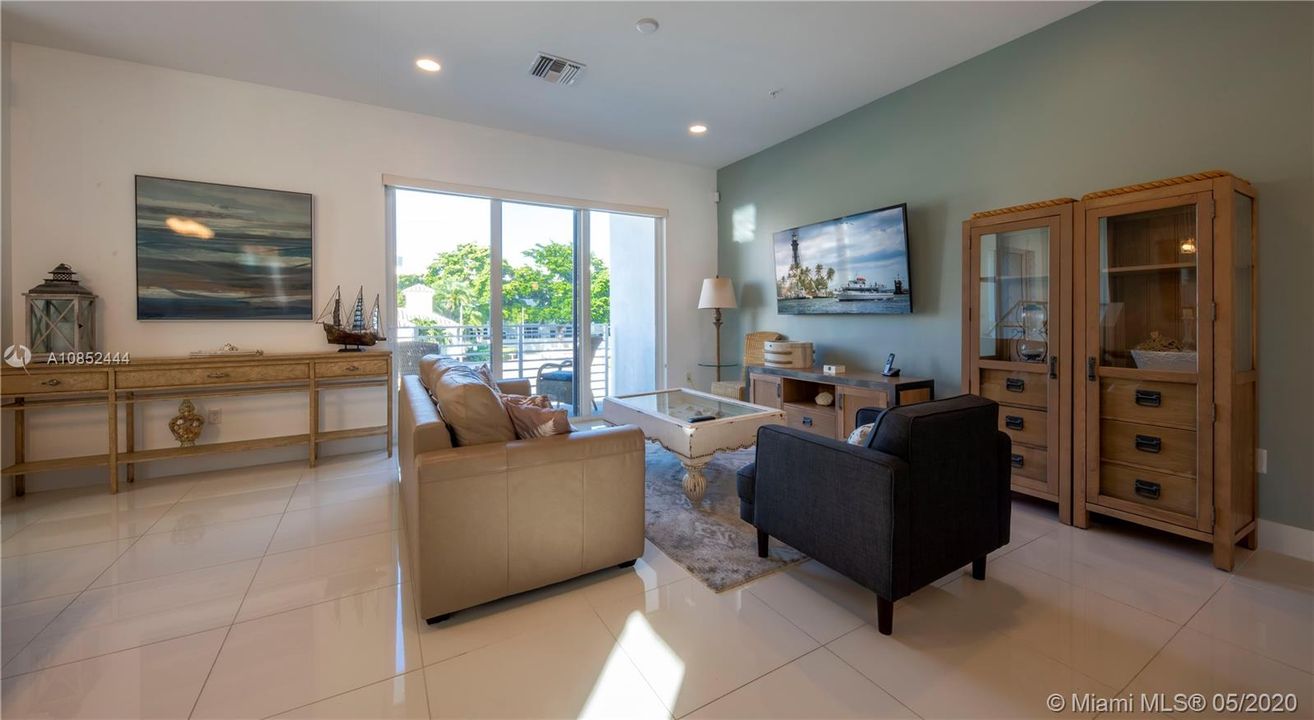 最近租的: $3,000 (4 贝兹, 3 浴室, 1916 平方英尺)