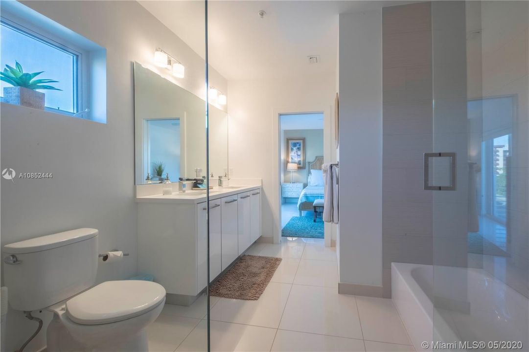 最近租的: $3,000 (4 贝兹, 3 浴室, 1916 平方英尺)