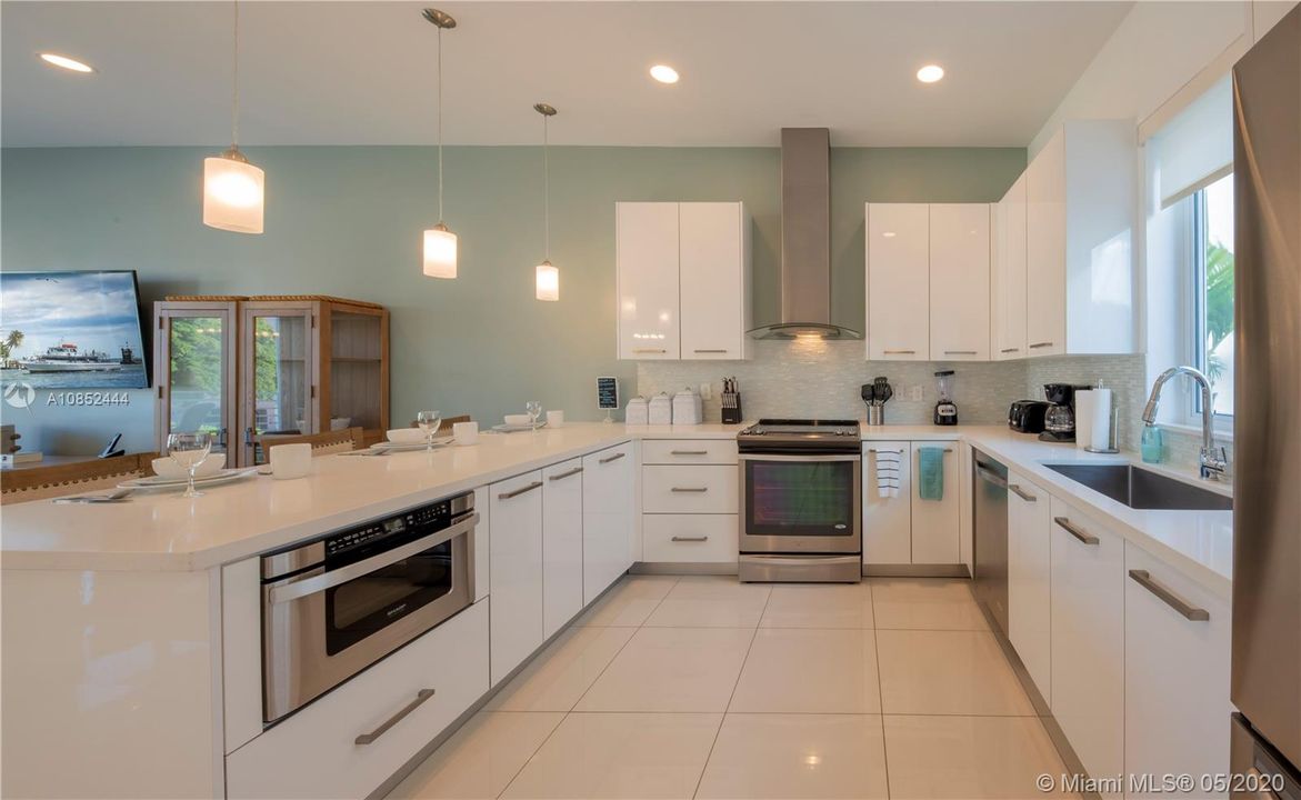 最近租的: $3,000 (4 贝兹, 3 浴室, 1916 平方英尺)