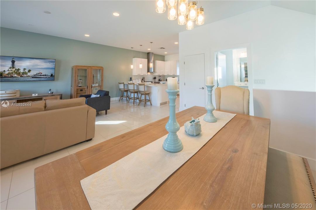 最近租的: $3,000 (4 贝兹, 3 浴室, 1916 平方英尺)