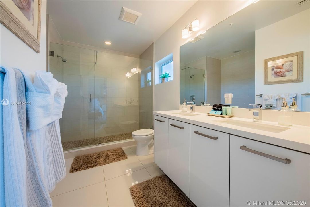 最近租的: $3,000 (4 贝兹, 3 浴室, 1916 平方英尺)