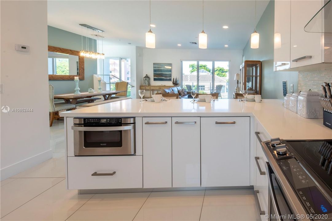 最近租的: $3,000 (4 贝兹, 3 浴室, 1916 平方英尺)