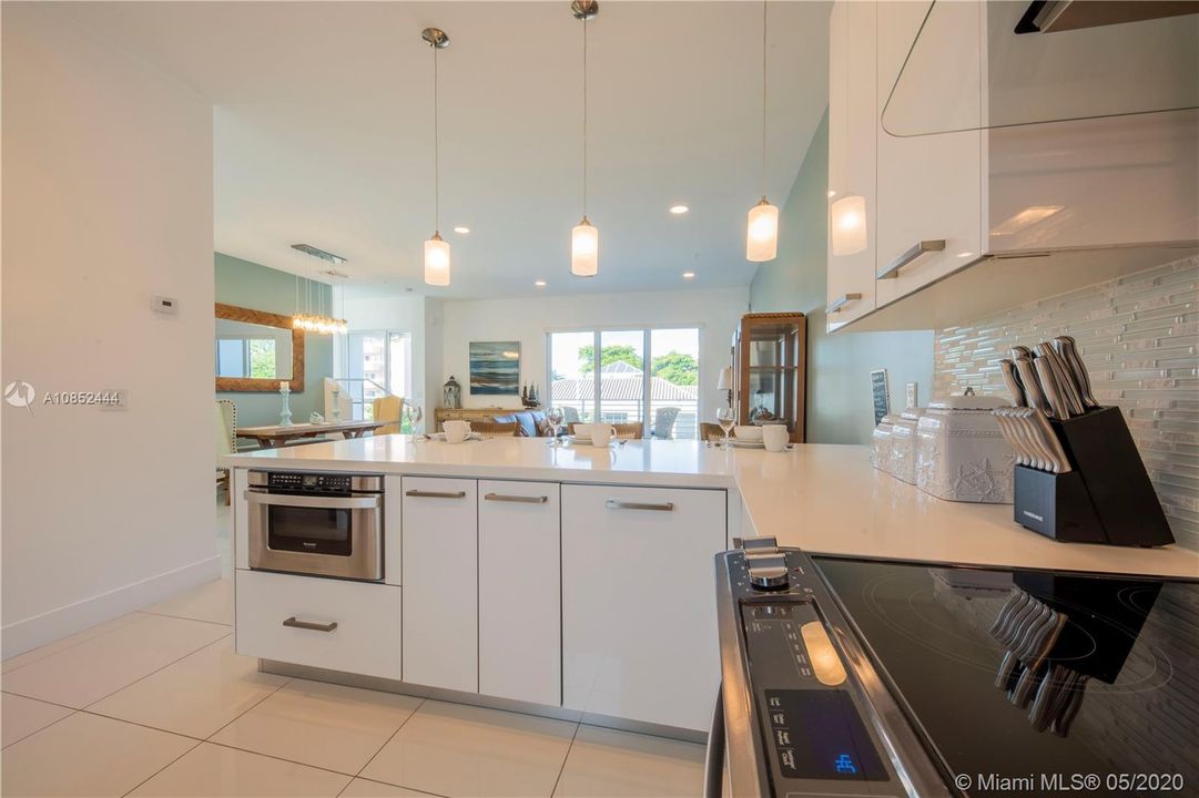 最近租的: $3,000 (4 贝兹, 3 浴室, 1916 平方英尺)