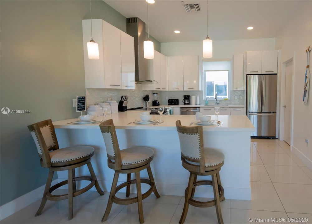 最近租的: $3,000 (4 贝兹, 3 浴室, 1916 平方英尺)