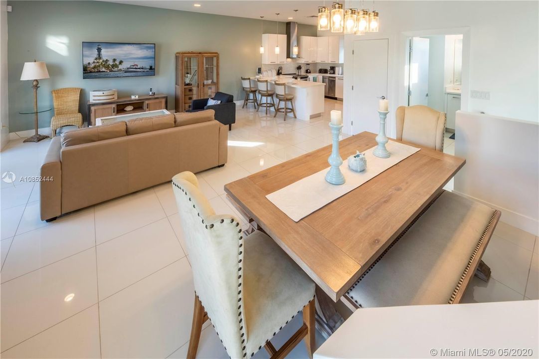 最近租的: $3,000 (4 贝兹, 3 浴室, 1916 平方英尺)