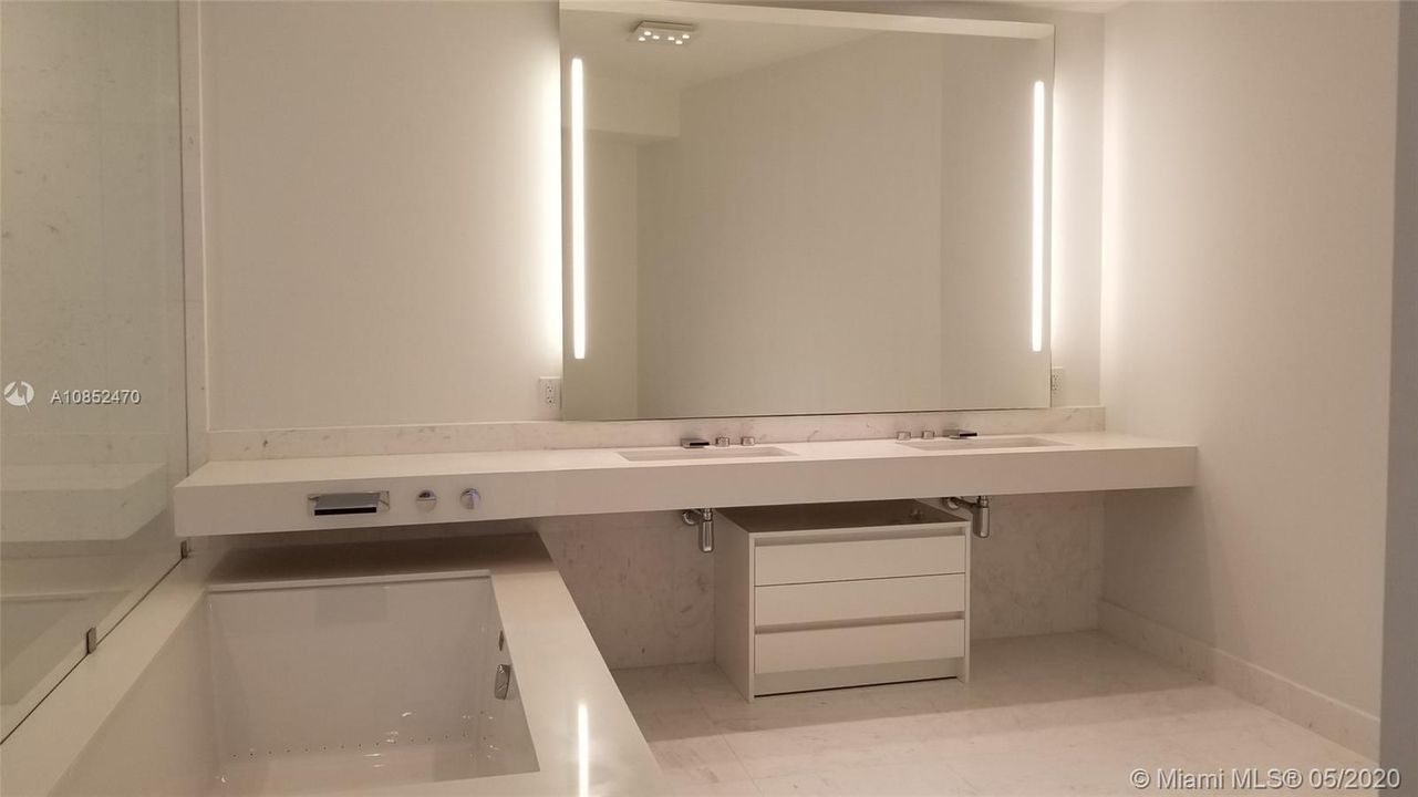 Recientemente alquilado: $16,000 (3 camas, 4 baños, 3555 Pies cuadrados)