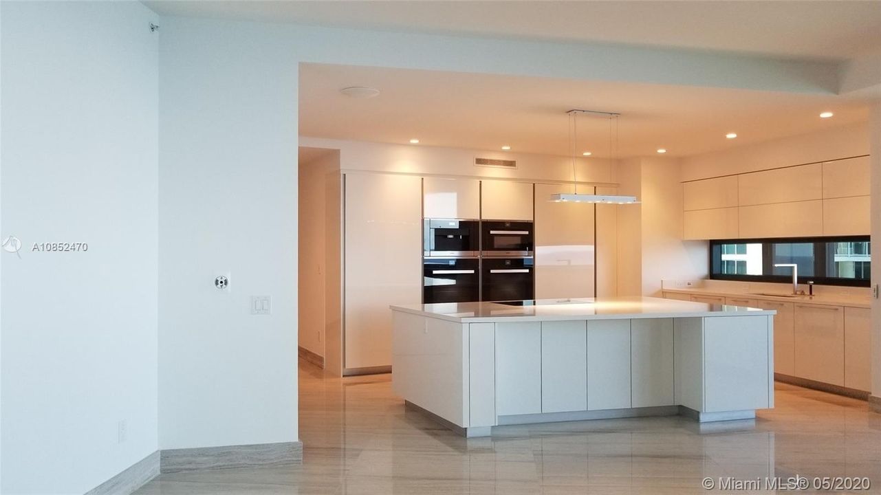 Recientemente alquilado: $16,000 (3 camas, 4 baños, 3555 Pies cuadrados)