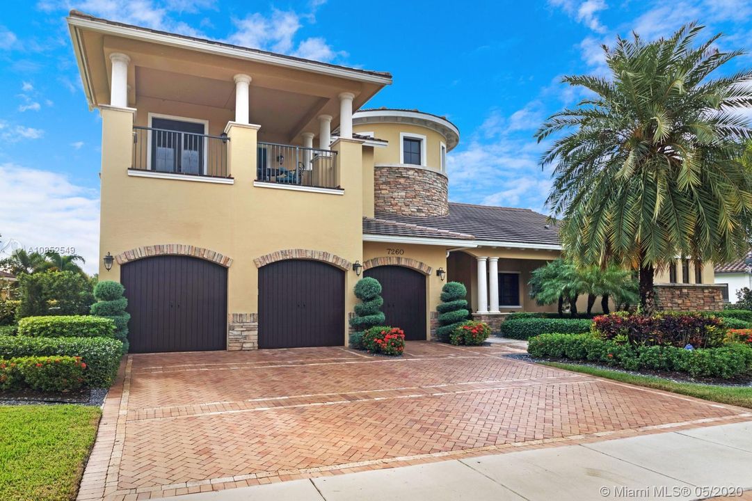 Recently Sold: $1,598,000 (8 beds, 5 baths, 5577 Square Feet)