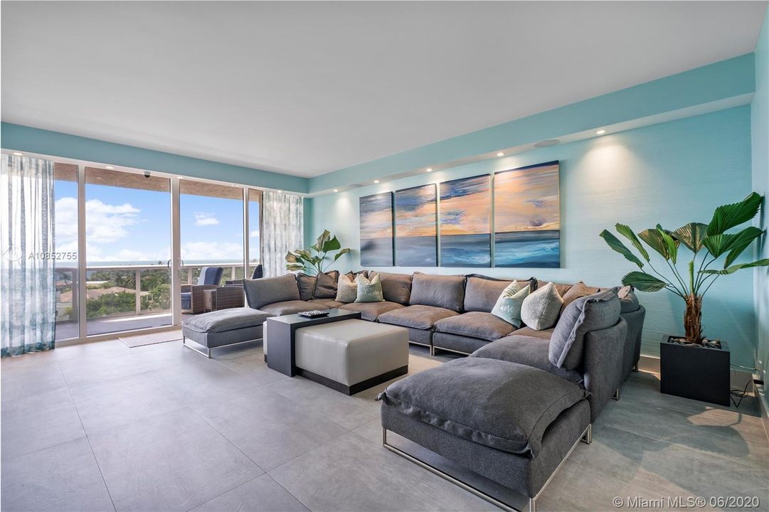 Recently Sold: $1,599,999 (3 beds, 2 baths, 2086 Square Feet)