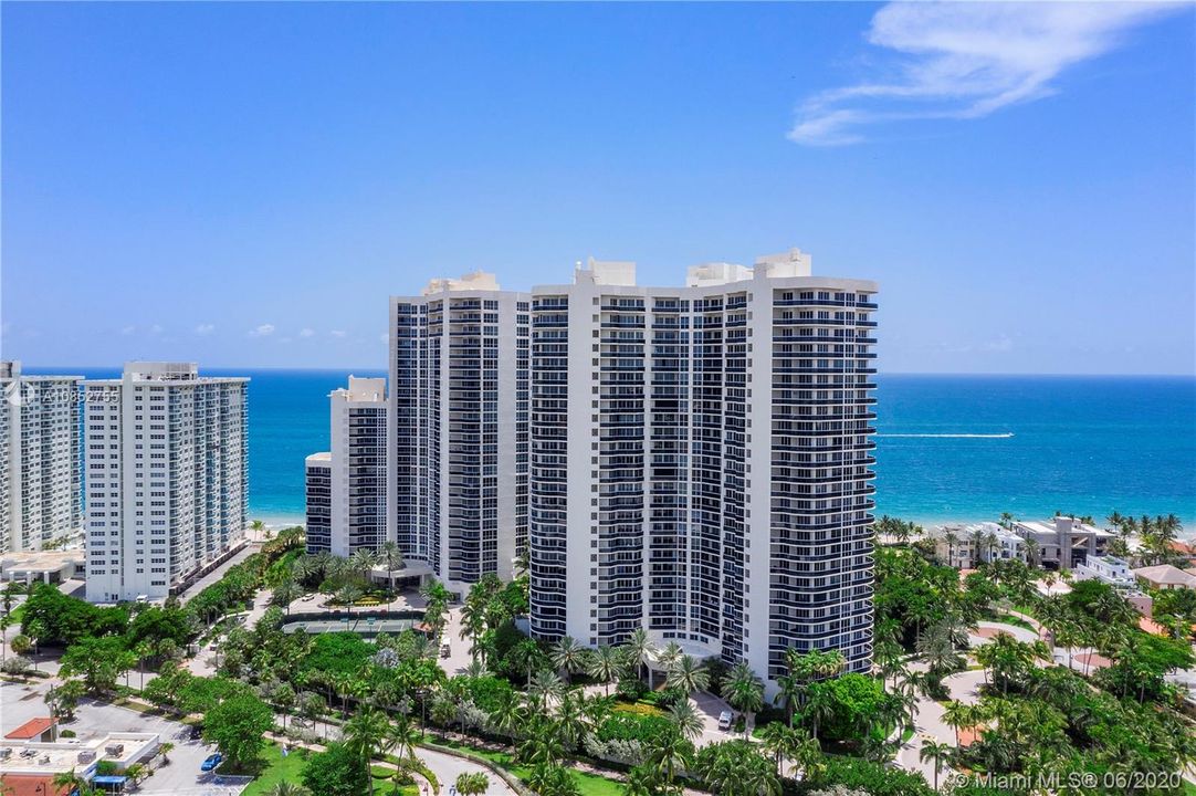 Recently Sold: $1,599,999 (3 beds, 2 baths, 2086 Square Feet)