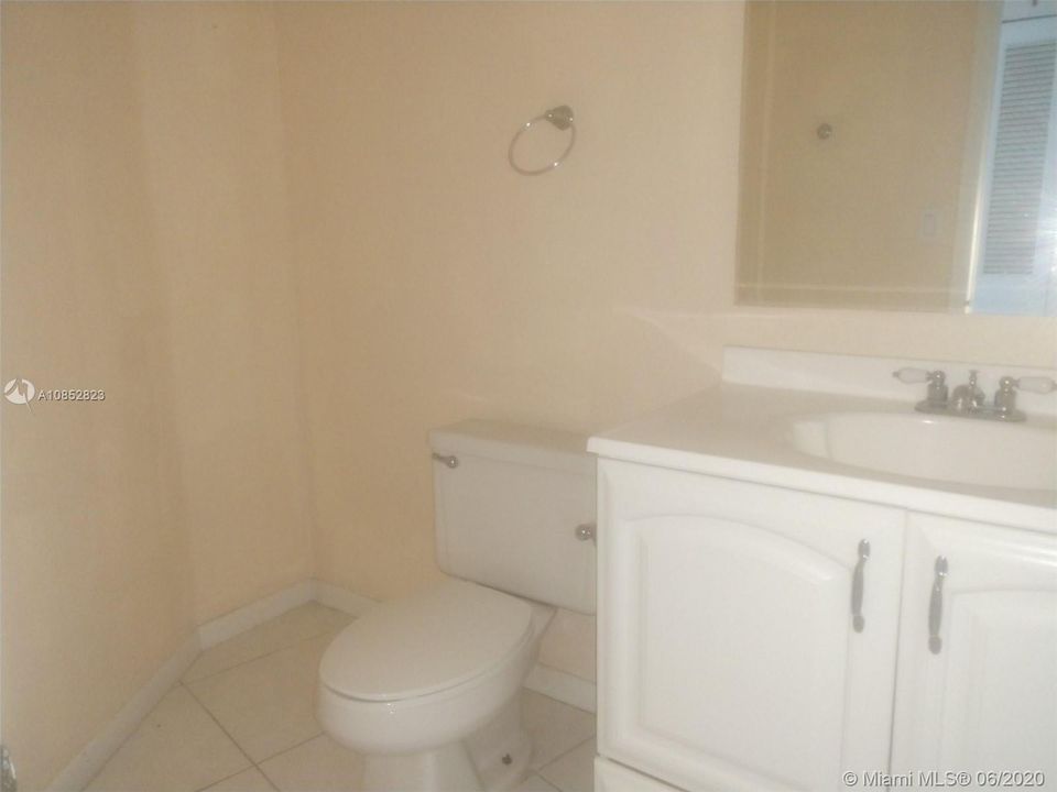 Recently Sold: $74,900 (1 beds, 1 baths, 839 Square Feet)