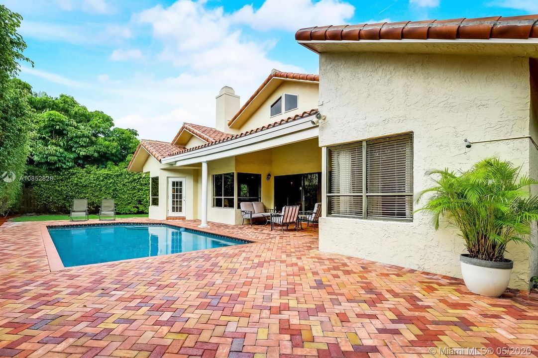 Recently Sold: $565,000 (3 beds, 2 baths, 2266 Square Feet)