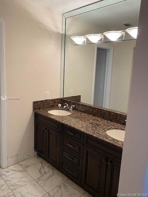 Recently Sold: $565,000 (3 beds, 2 baths, 2266 Square Feet)