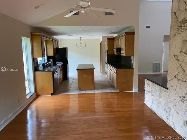 Recently Sold: $565,000 (3 beds, 2 baths, 2266 Square Feet)
