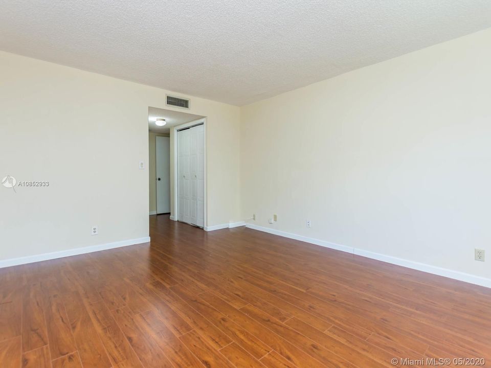 Недавно продано: $175,000 (2 спален, 2 ванн, 1231 Квадратных фут)