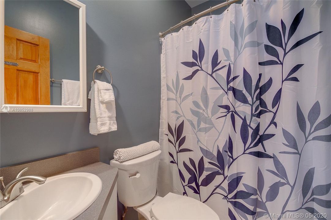 2nd Floor Full Bathroom - Tub & Shower