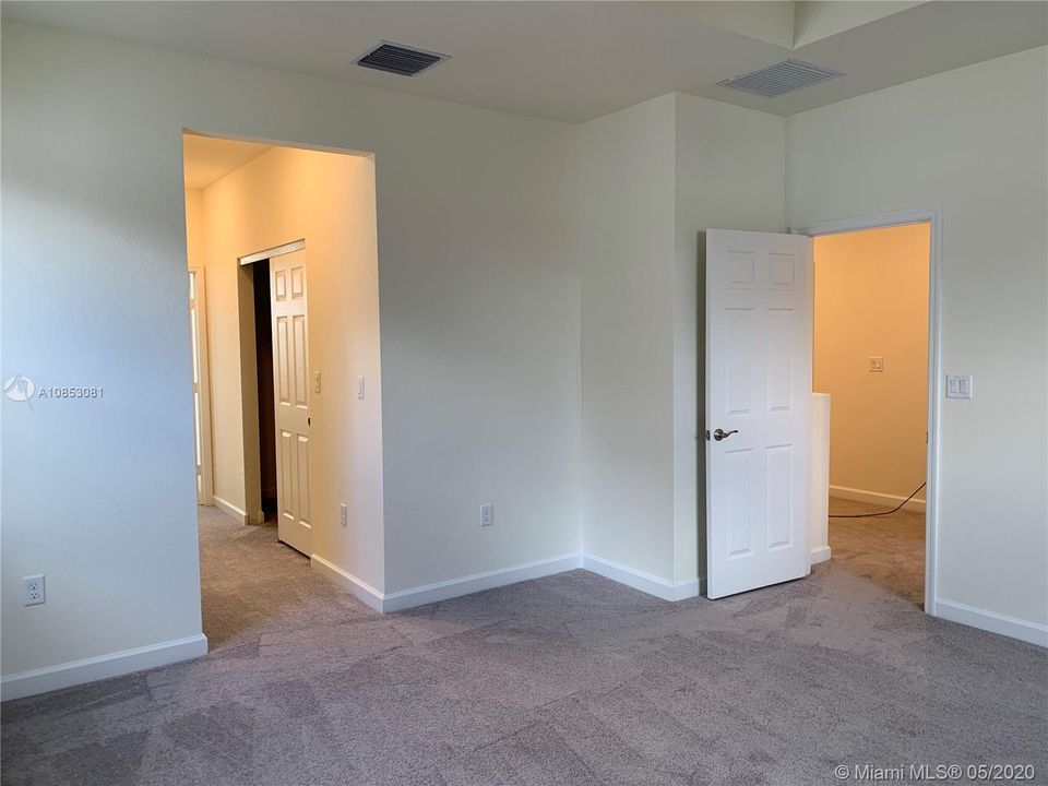 Recently Rented: $2,800 (4 beds, 3 baths, 2462 Square Feet)