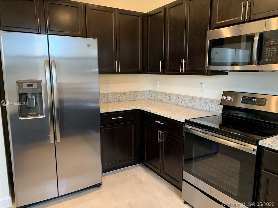 Recently Rented: $2,800 (4 beds, 3 baths, 2462 Square Feet)