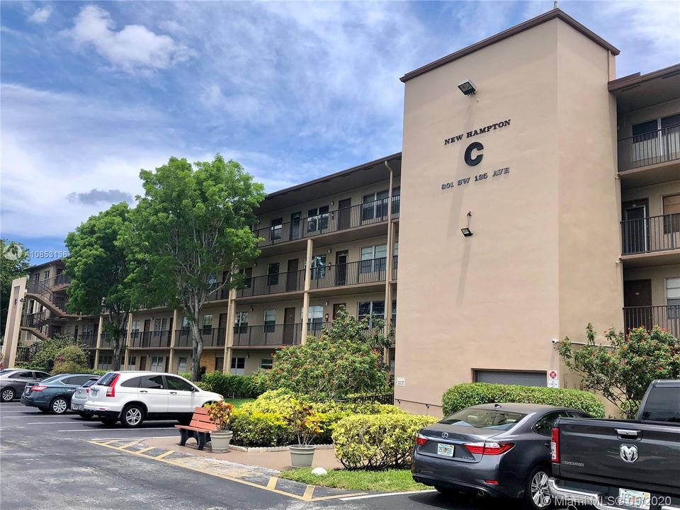 Недавно продано: $120,000 (2 спален, 2 ванн, 1166 Квадратных фут)