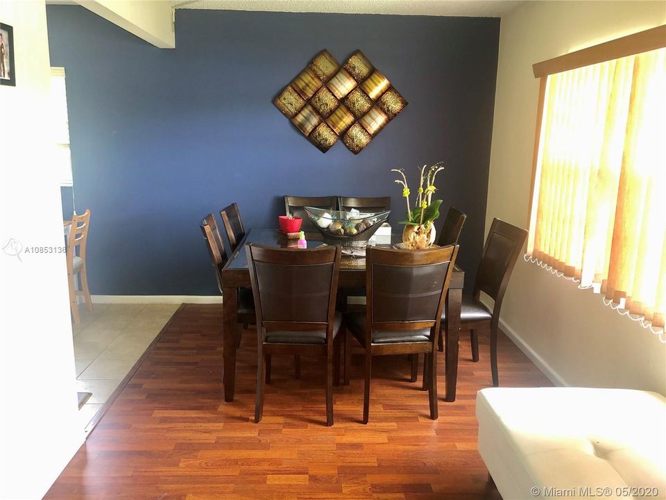 Недавно продано: $120,000 (2 спален, 2 ванн, 1166 Квадратных фут)