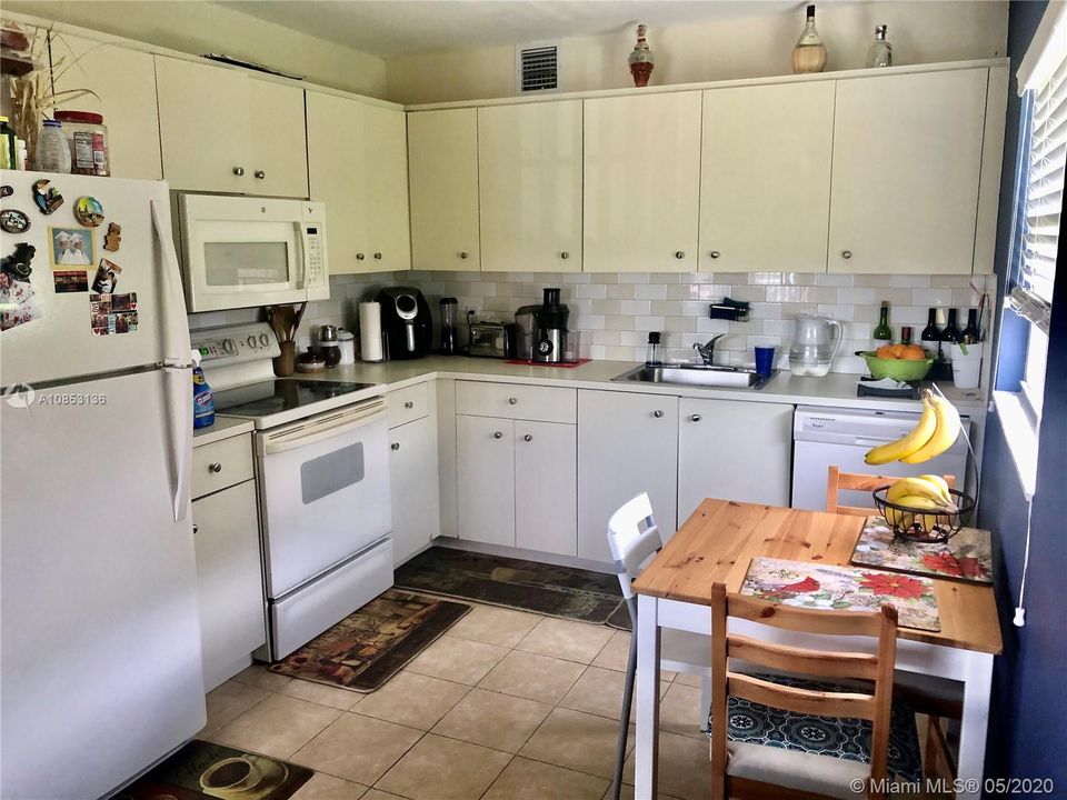 Недавно продано: $120,000 (2 спален, 2 ванн, 1166 Квадратных фут)