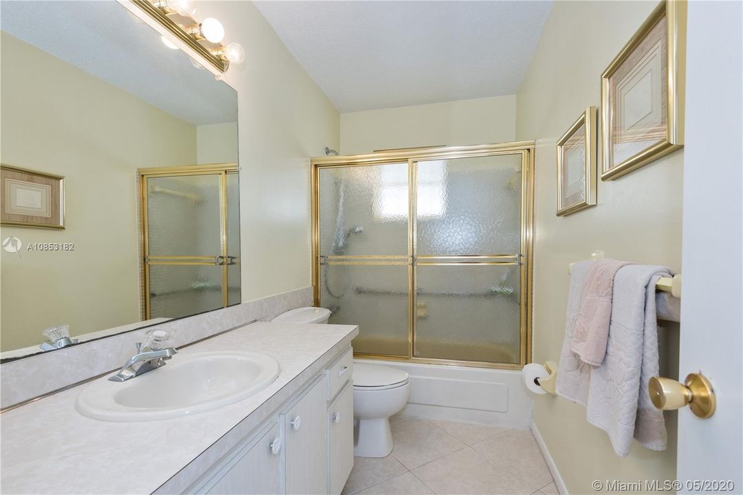 Hallway (2nd) Bathroom