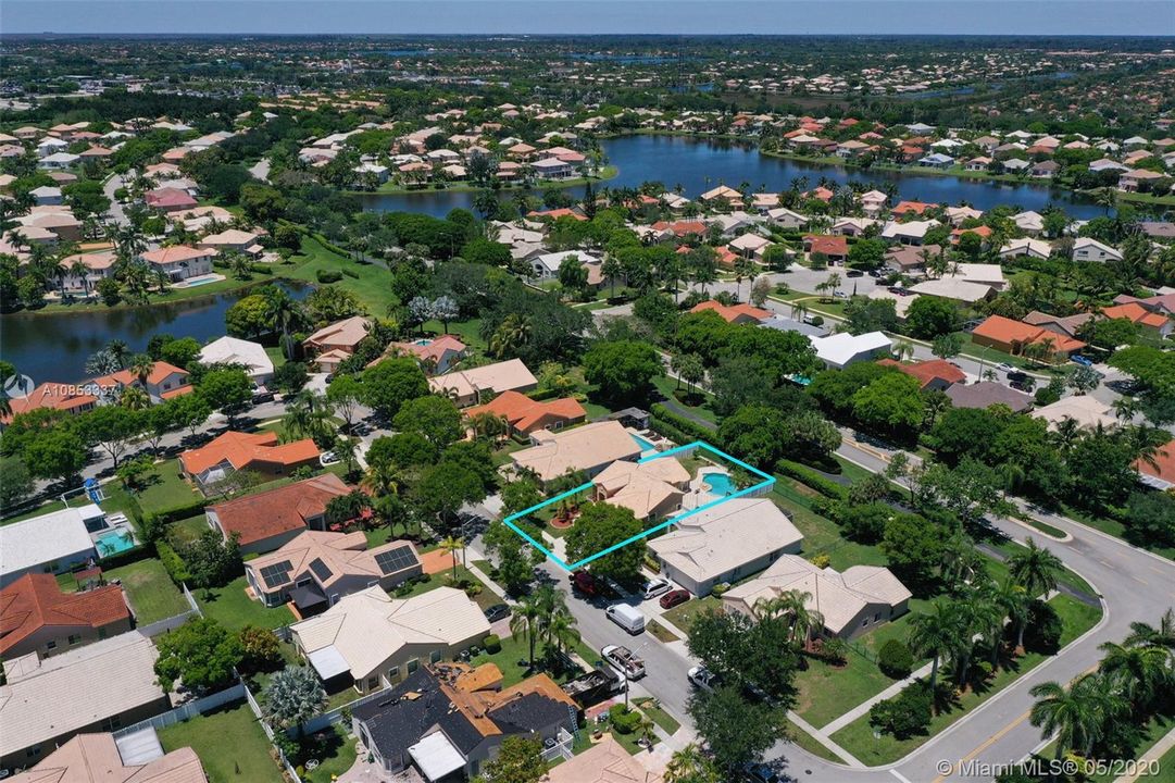 Recently Sold: $425,000 (3 beds, 2 baths, 1621 Square Feet)
