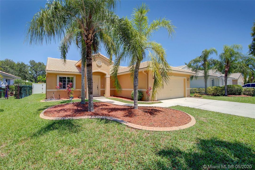 Recently Sold: $425,000 (3 beds, 2 baths, 1621 Square Feet)