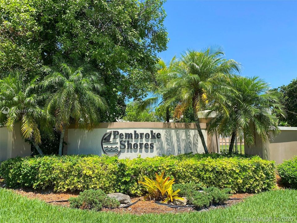 Recently Sold: $425,000 (3 beds, 2 baths, 1621 Square Feet)