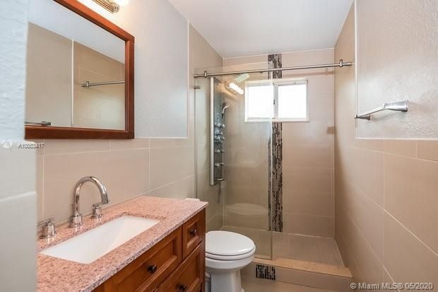 最近租的: $2,225 (3 贝兹, 2 浴室, 1241 平方英尺)