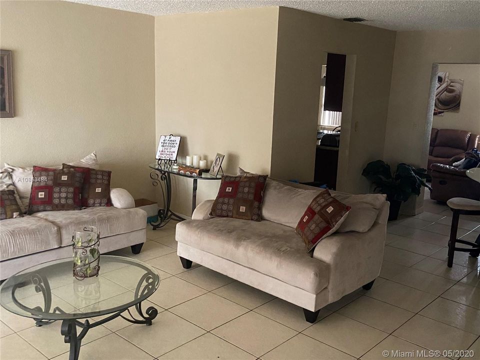 Vendido Recientemente: $280,000 (3 camas, 2 baños, 1815 Pies cuadrados)