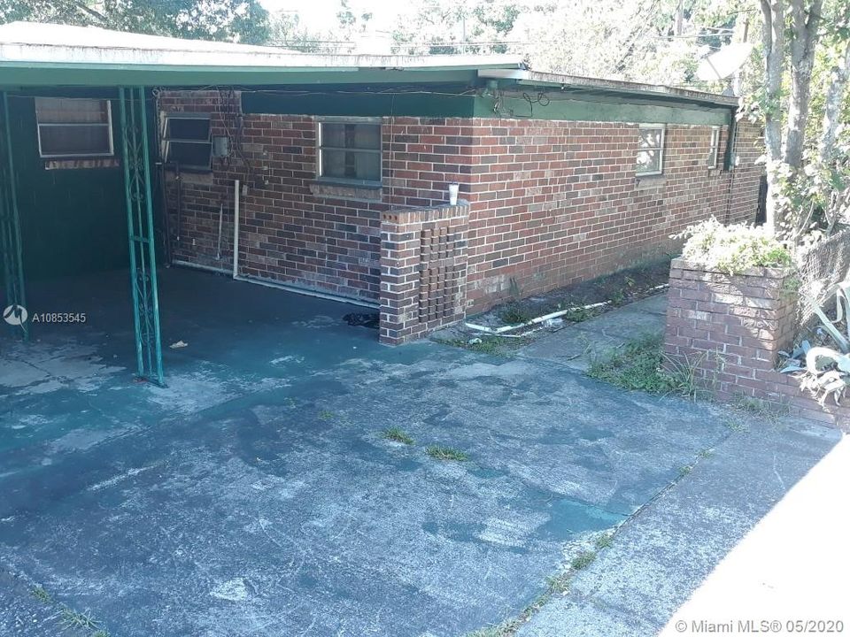 Recently Sold: $80,000 (3 beds, 2 baths, 1629 Square Feet)
