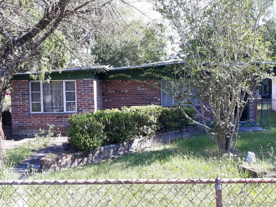 Recently Sold: $80,000 (3 beds, 2 baths, 1629 Square Feet)